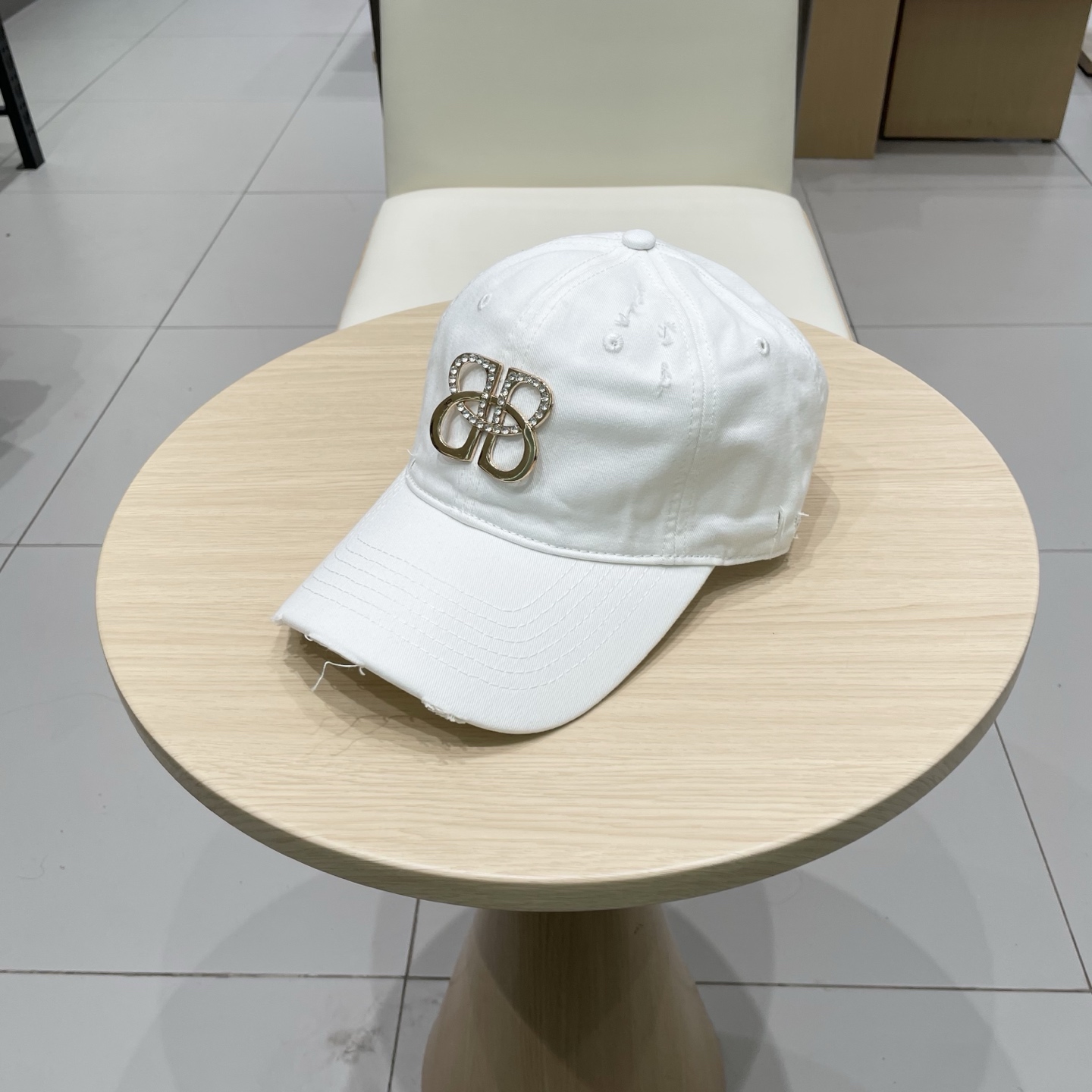  BALENCIAGA巴黎世家2025新款logo棒球帽，很酷的色系，巴黎粉必入款！