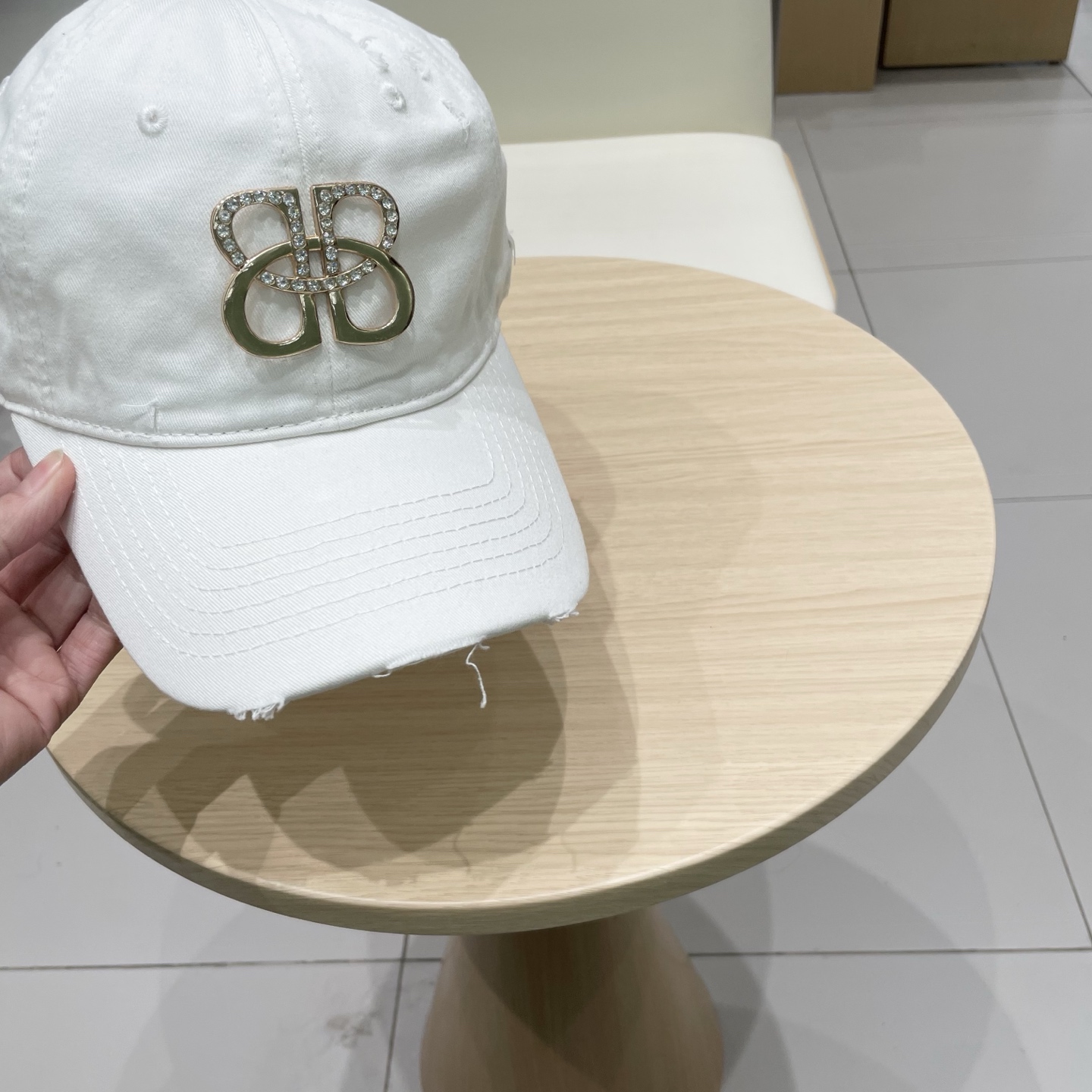  BALENCIAGA巴黎世家2025新款logo棒球帽，很酷的色系，巴黎粉必入款！