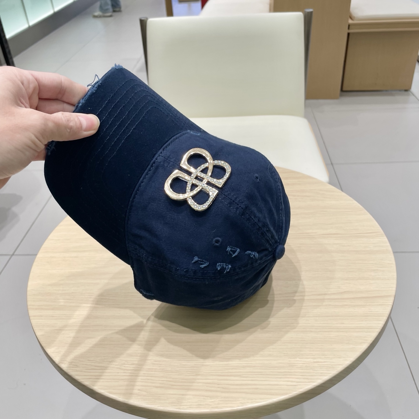  BALENCIAGA巴黎世家2025新款logo棒球帽，很酷的色系，巴黎粉必入款！