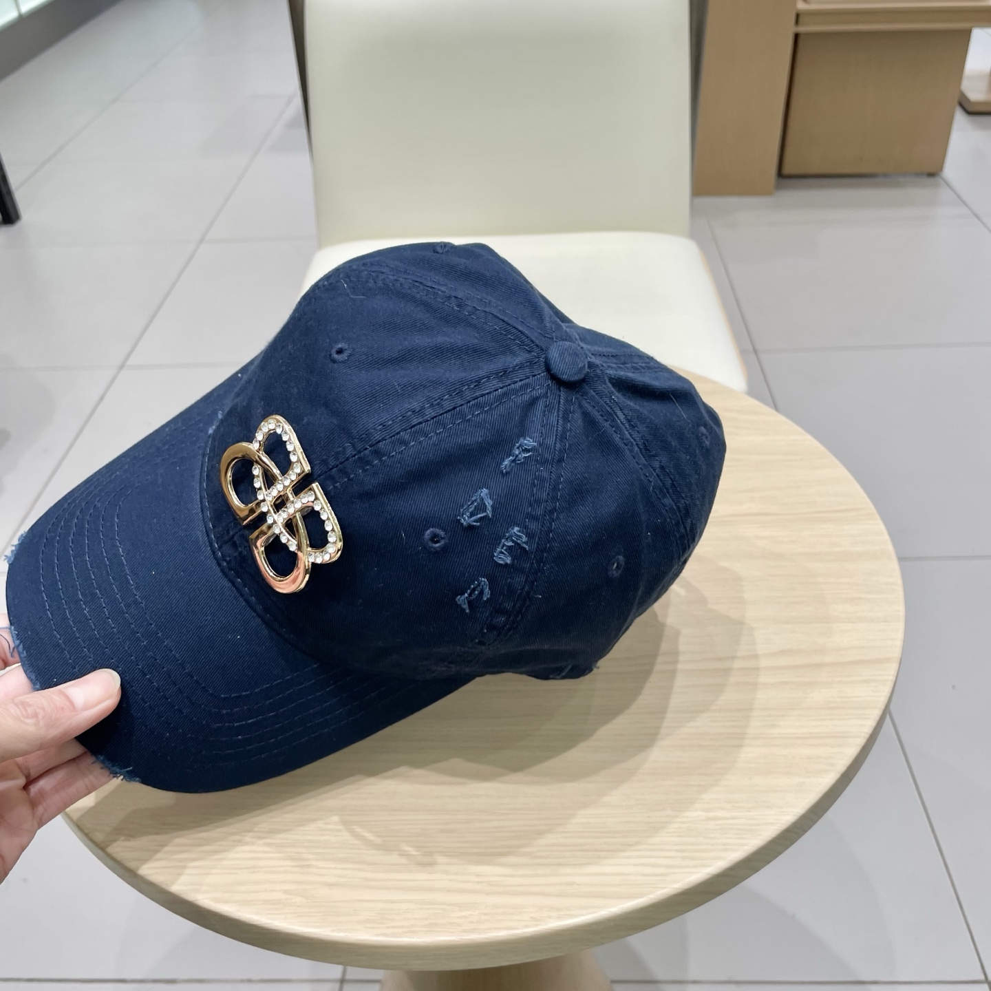  BALENCIAGA巴黎世家2025新款logo棒球帽，很酷的色系，巴黎粉必入款！