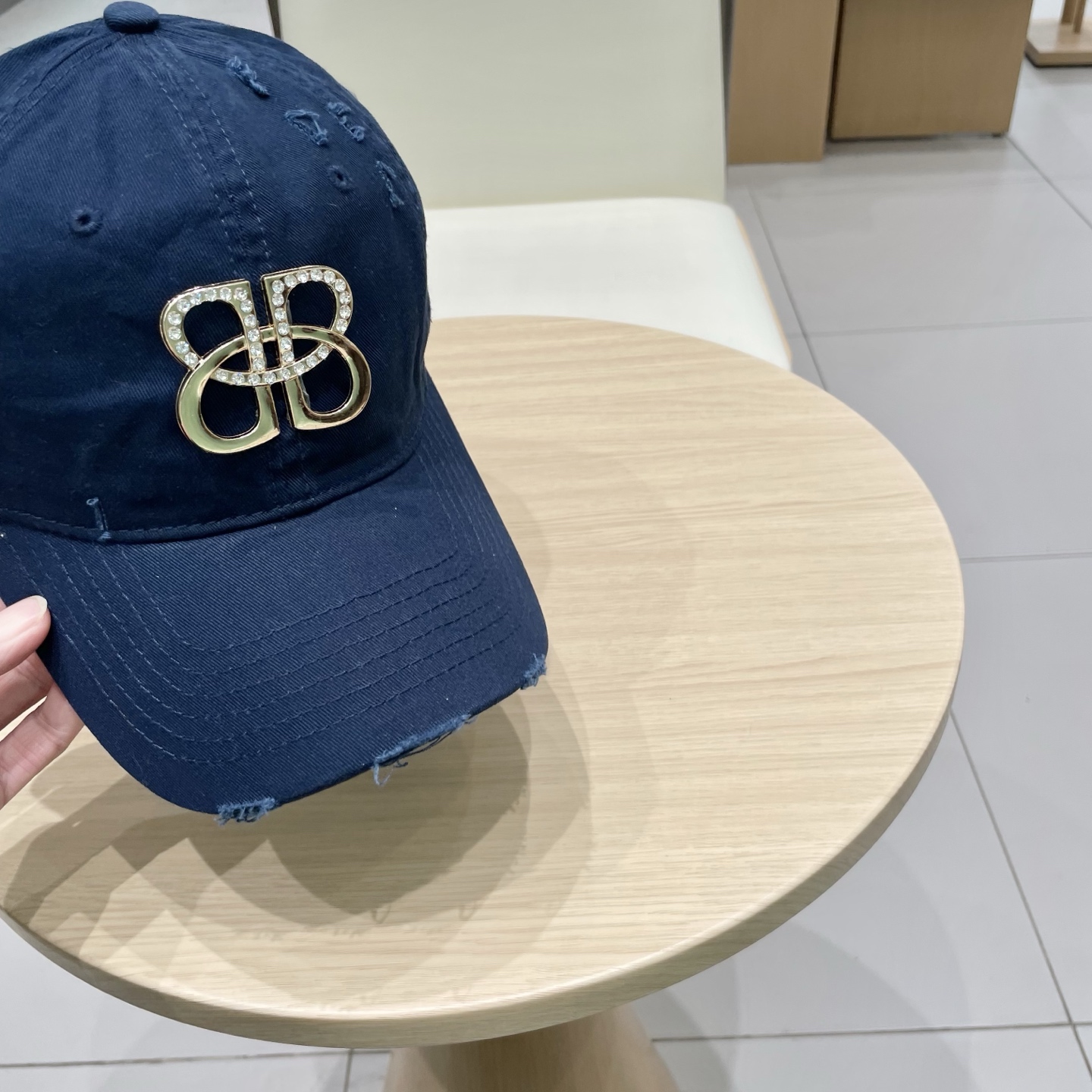  BALENCIAGA巴黎世家2025新款logo棒球帽，很酷的色系，巴黎粉必入款！