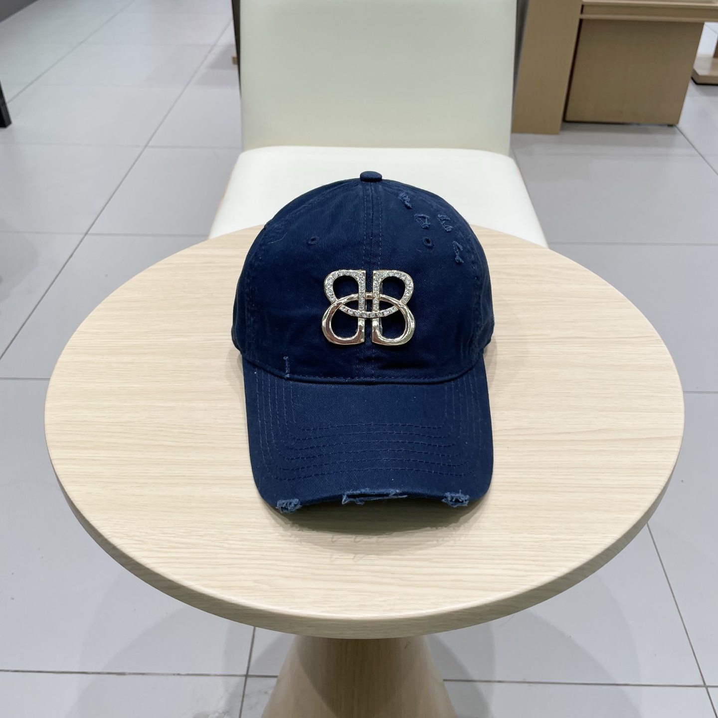  BALENCIAGA巴黎世家2025新款logo棒球帽，很酷的色系，巴黎粉必入款！