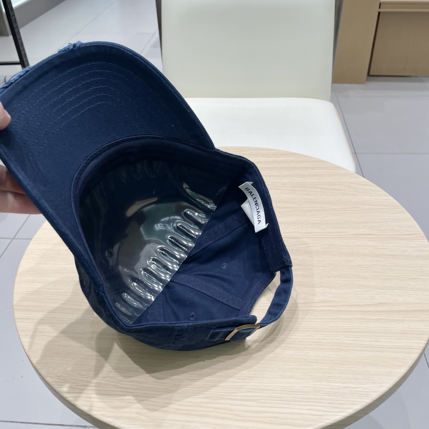  BALENCIAGA巴黎世家2025新款logo棒球帽，很酷的色系，巴黎粉必入款！