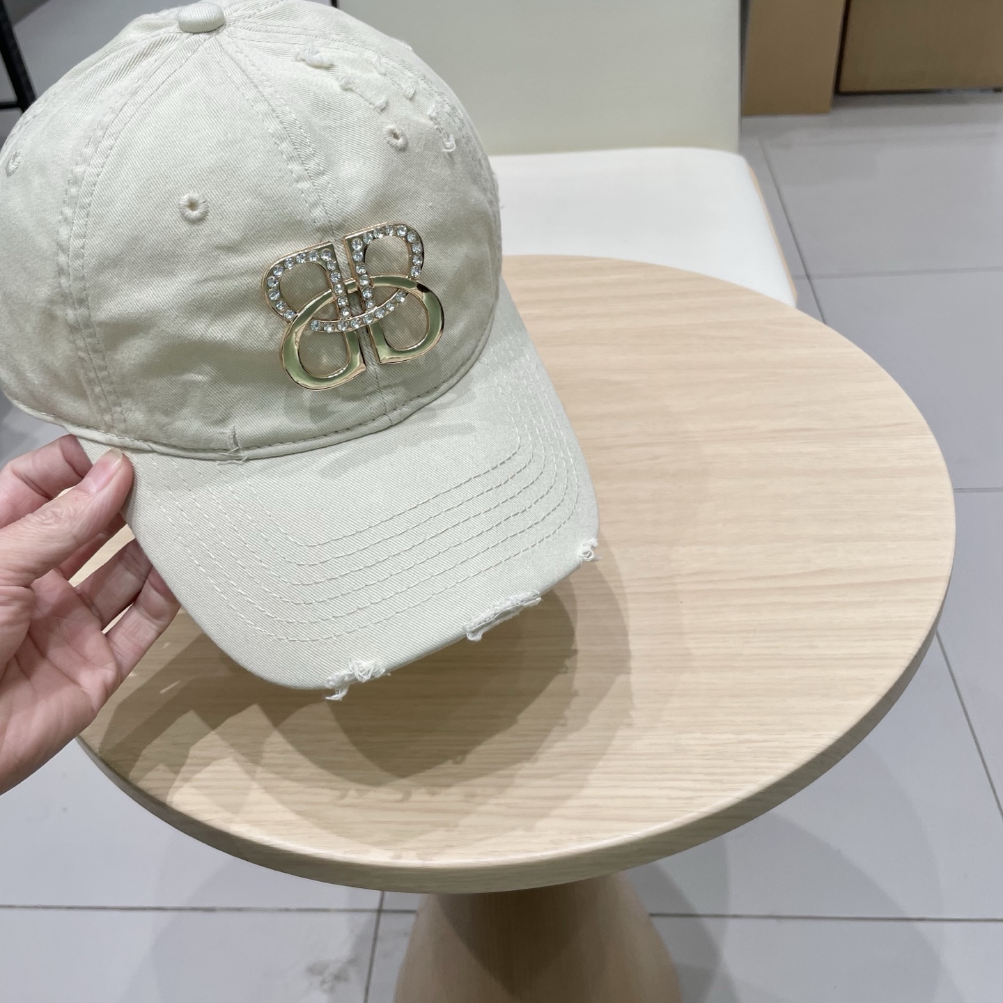  BALENCIAGA巴黎世家2025新款logo棒球帽，很酷的色系，巴黎粉必入款！