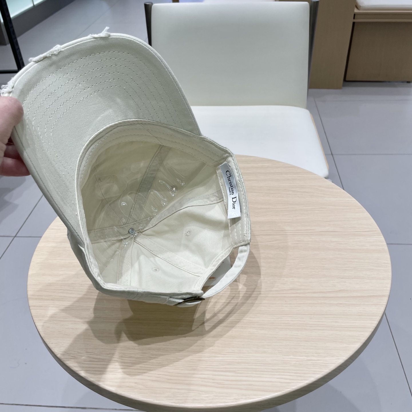  BALENCIAGA巴黎世家2025新款logo棒球帽，很酷的色系，巴黎粉必入款！