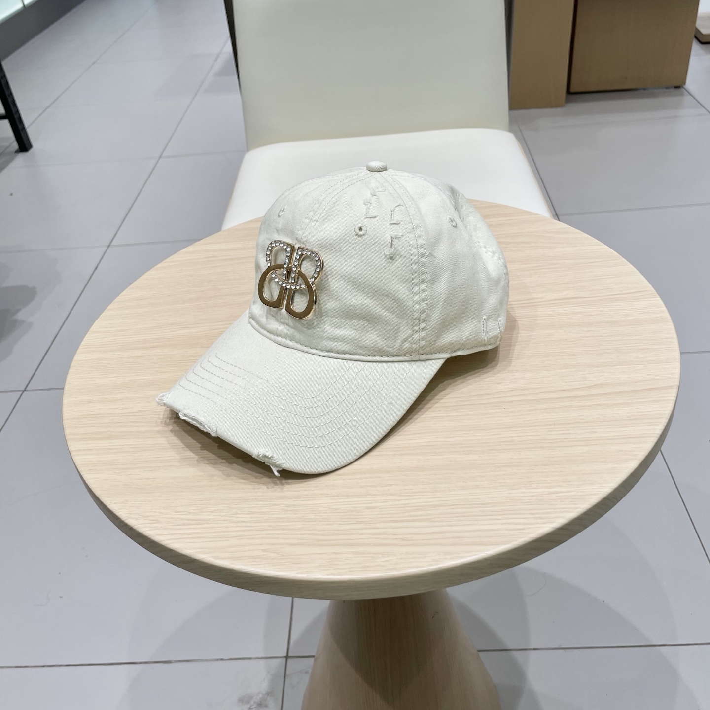  BALENCIAGA巴黎世家2025新款logo棒球帽，很酷的色系，巴黎粉必入款！