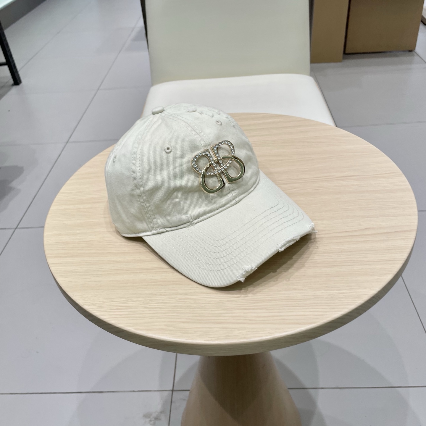  BALENCIAGA巴黎世家2025新款logo棒球帽，很酷的色系，巴黎粉必入款！