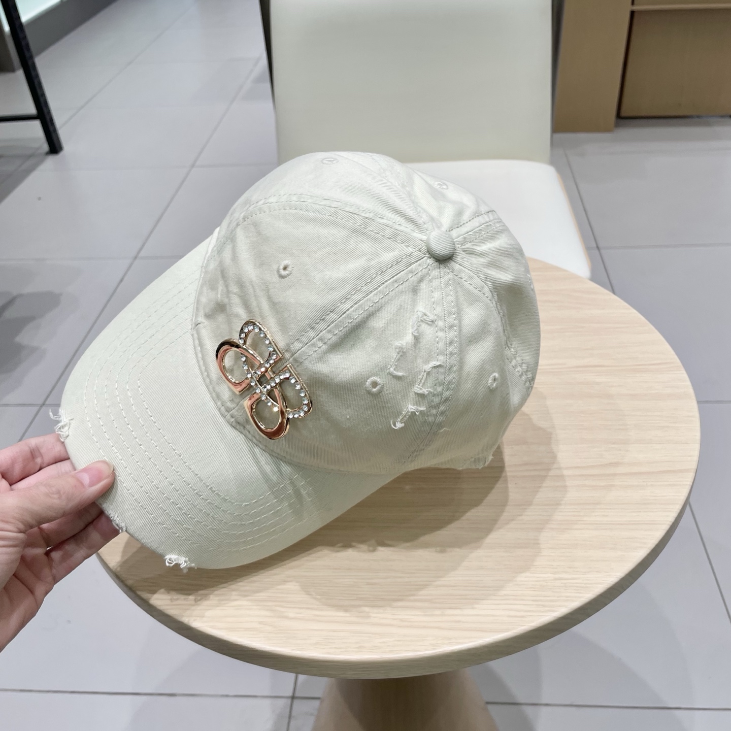  BALENCIAGA巴黎世家2025新款logo棒球帽，很酷的色系，巴黎粉必入款！