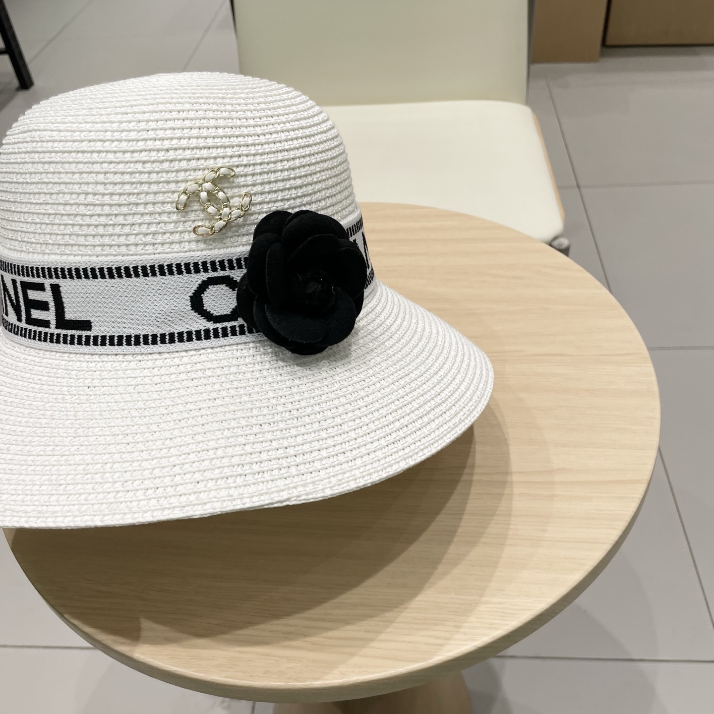  Chanel 渔夫帽子女夏季圆顶帽日系百搭出游防晒草帽韩版字母织带遮阳盆帽