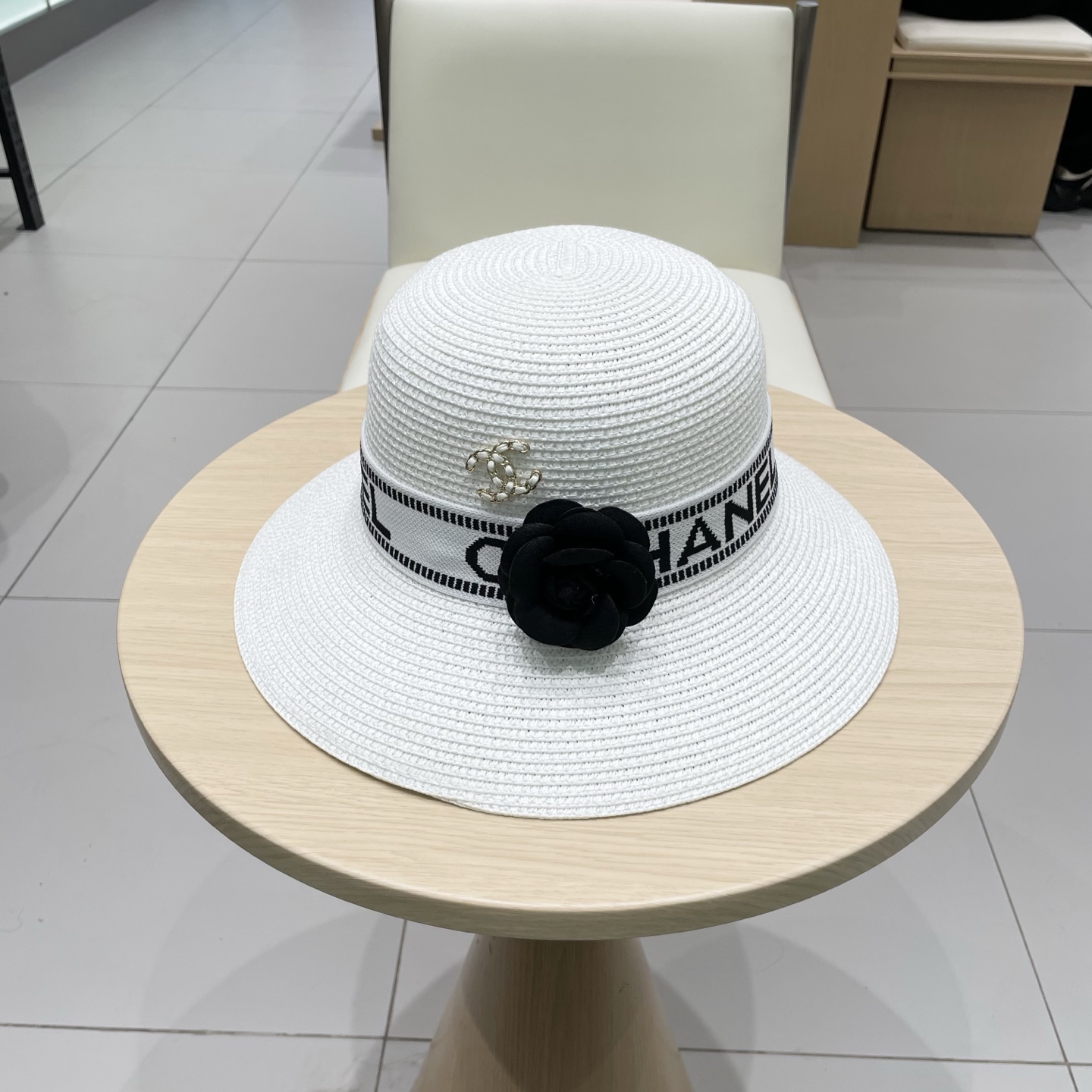  Chanel 渔夫帽子女夏季圆顶帽日系百搭出游防晒草帽韩版字母织带遮阳盆帽