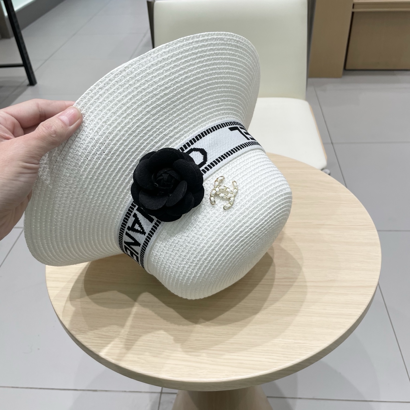  Chanel 渔夫帽子女夏季圆顶帽日系百搭出游防晒草帽韩版字母织带遮阳盆帽