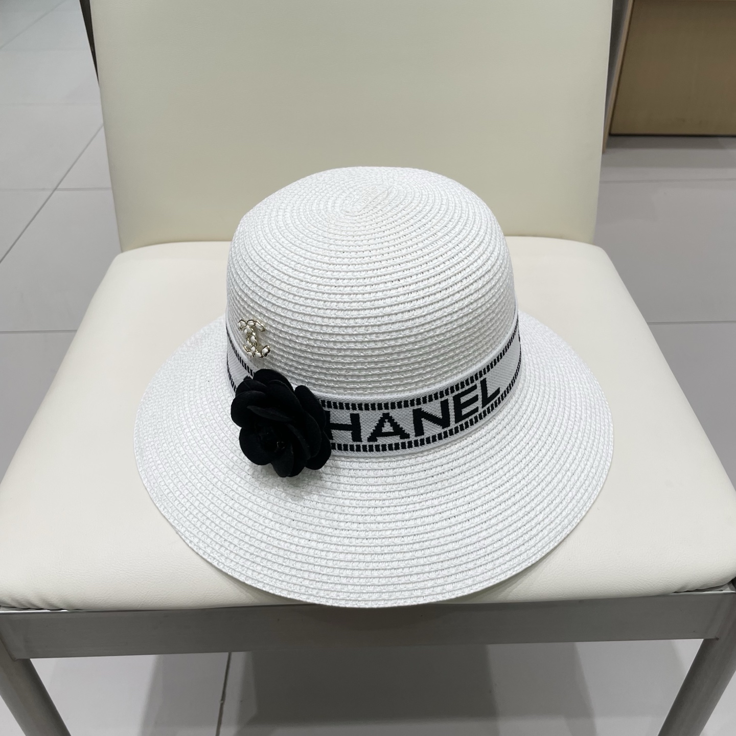  Chanel 渔夫帽子女夏季圆顶帽日系百搭出游防晒草帽韩版字母织带遮阳盆帽