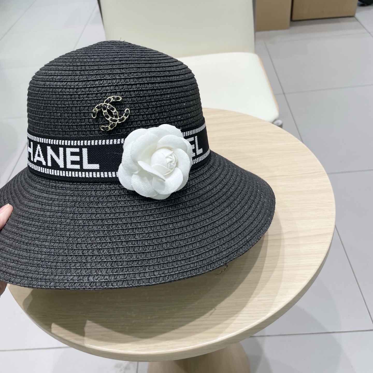  Chanel 渔夫帽子女夏季圆顶帽日系百搭出游防晒草帽韩版字母织带遮阳盆帽