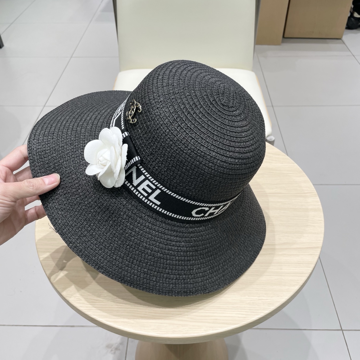  Chanel 渔夫帽子女夏季圆顶帽日系百搭出游防晒草帽韩版字母织带遮阳盆帽