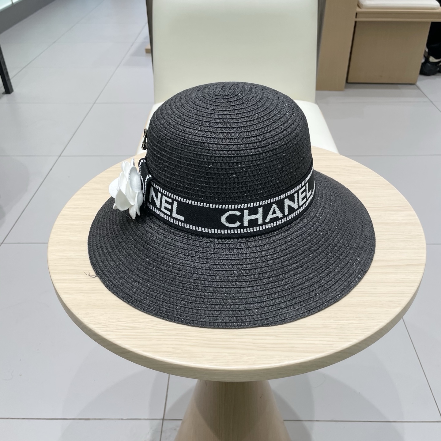  Chanel 渔夫帽子女夏季圆顶帽日系百搭出游防晒草帽韩版字母织带遮阳盆帽