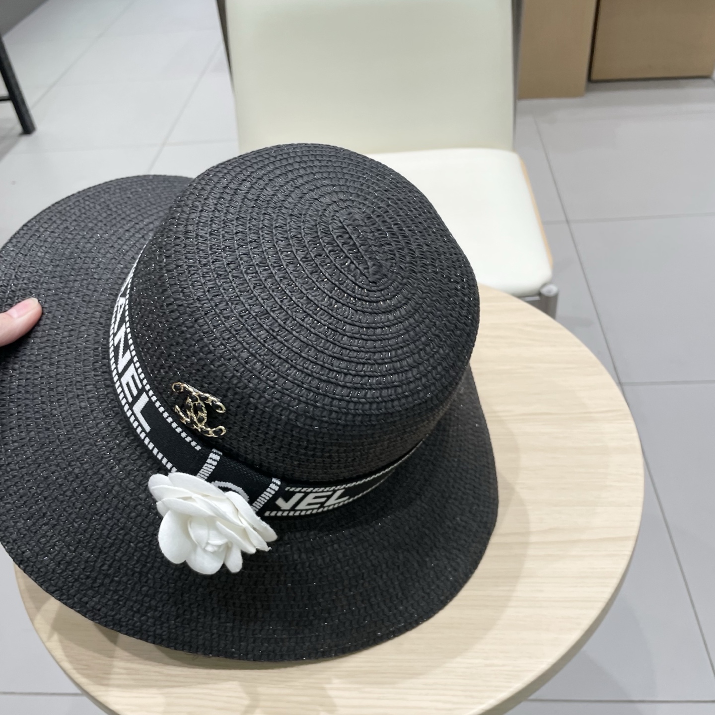  Chanel 渔夫帽子女夏季圆顶帽日系百搭出游防晒草帽韩版字母织带遮阳盆帽