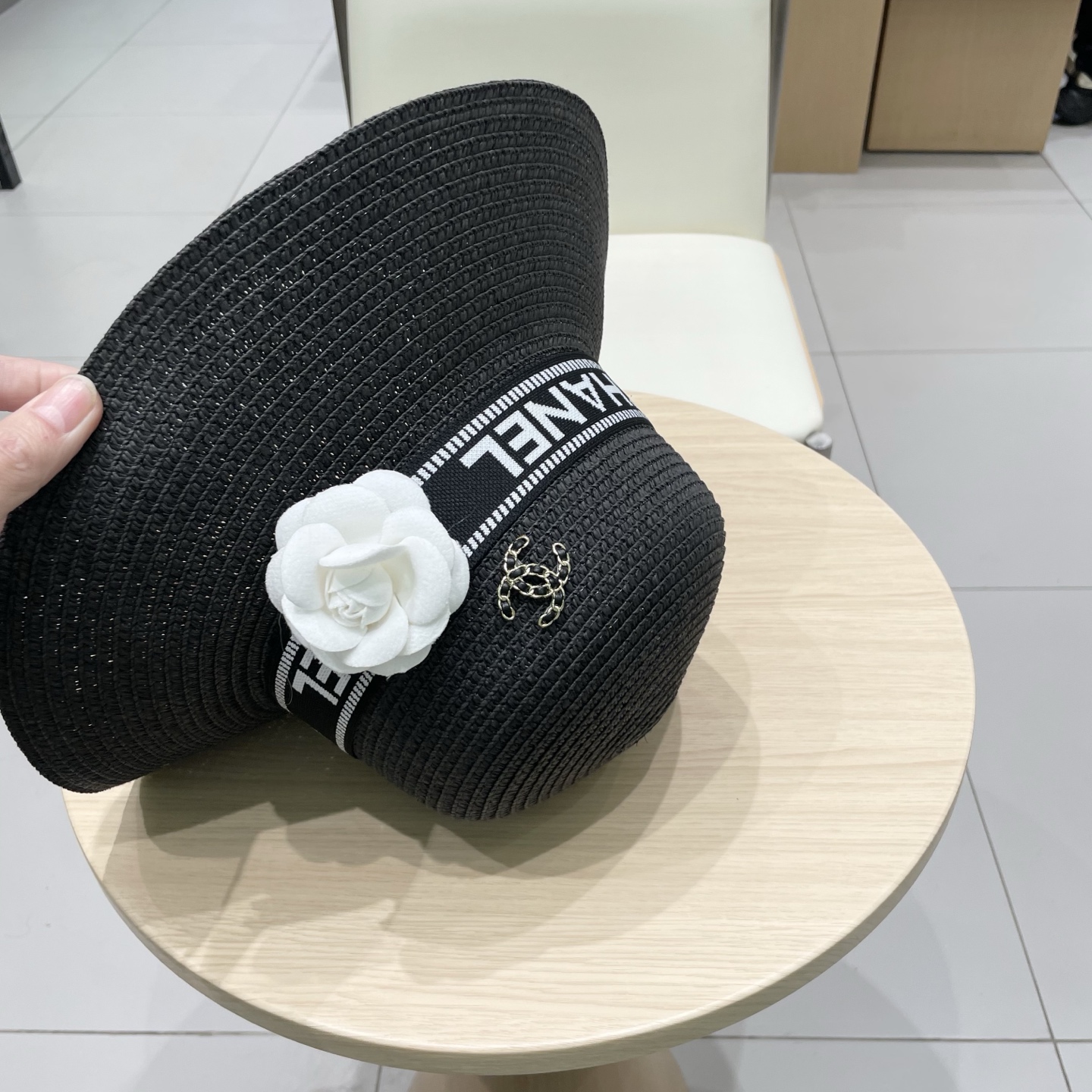  Chanel 渔夫帽子女夏季圆顶帽日系百搭出游防晒草帽韩版字母织带遮阳盆帽