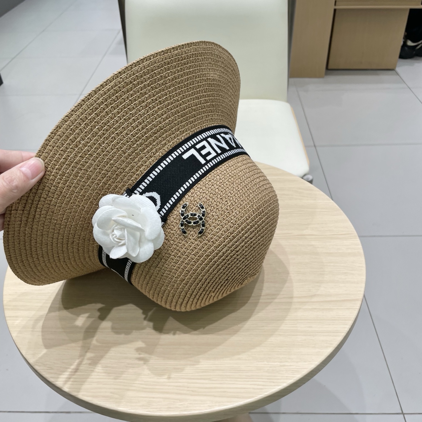  Chanel 渔夫帽子女夏季圆顶帽日系百搭出游防晒草帽韩版字母织带遮阳盆帽