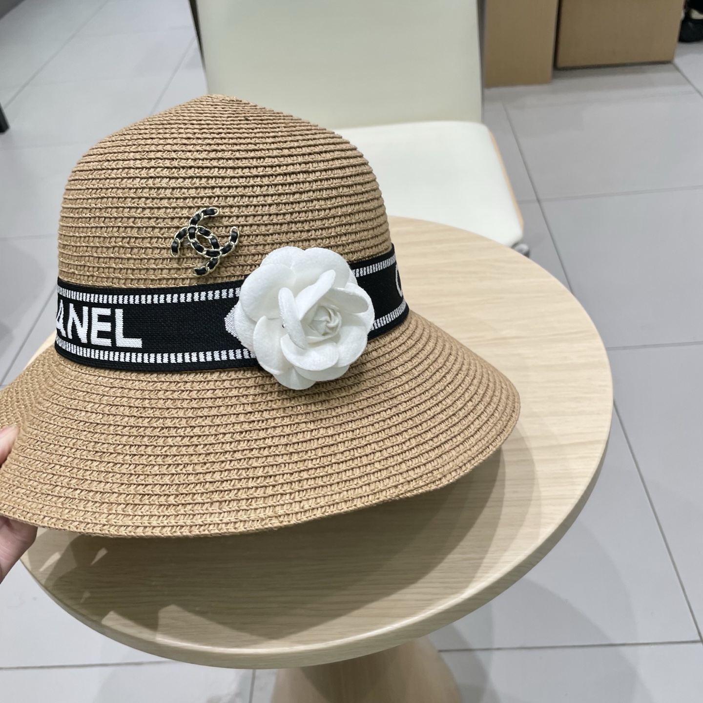  Chanel 渔夫帽子女夏季圆顶帽日系百搭出游防晒草帽韩版字母织带遮阳盆帽