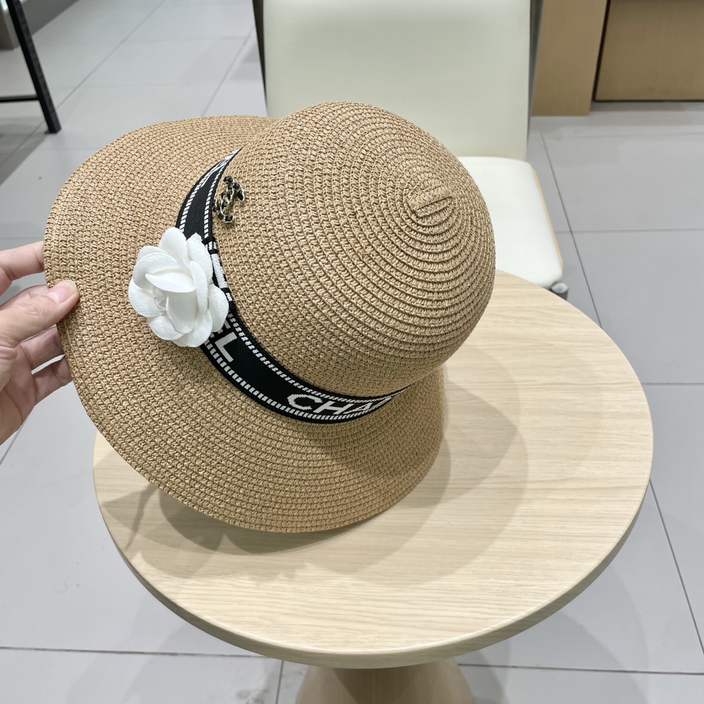  Chanel 渔夫帽子女夏季圆顶帽日系百搭出游防晒草帽韩版字母织带遮阳盆帽