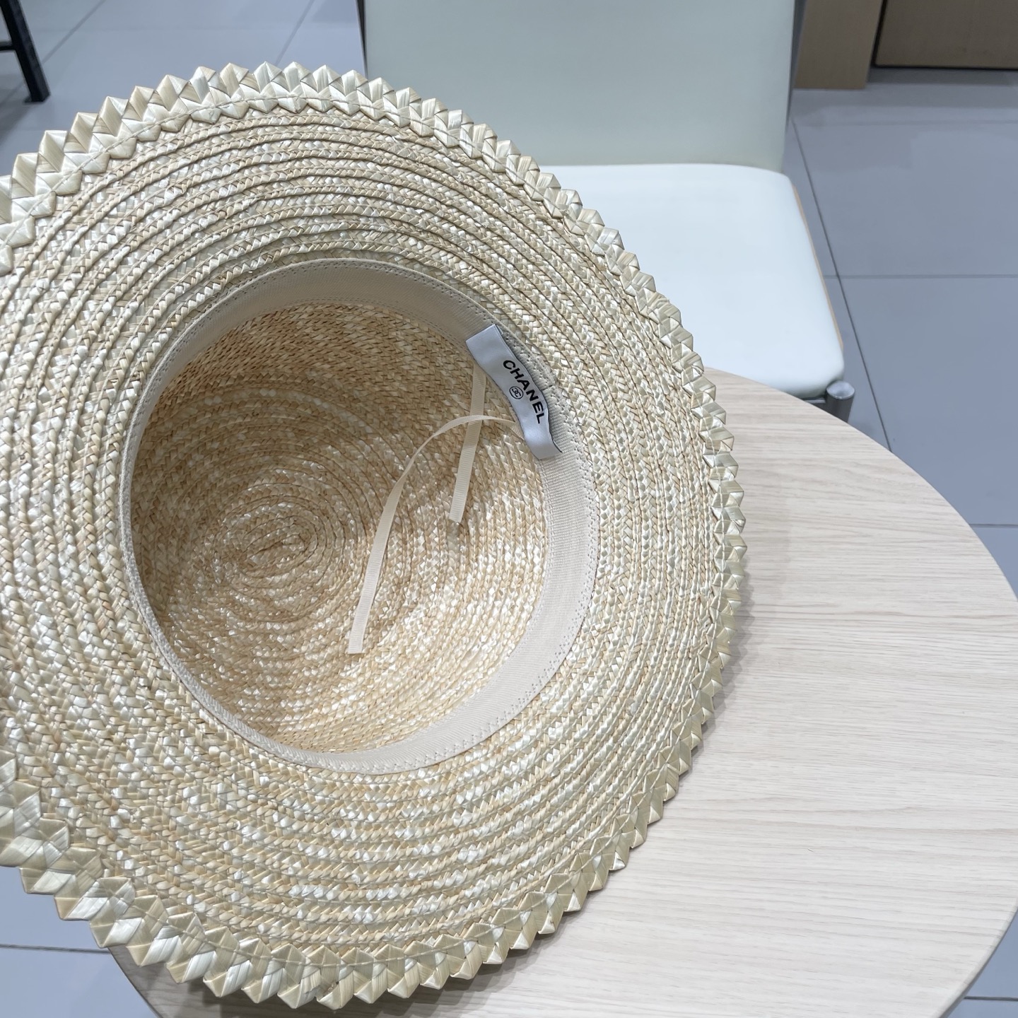  Chanel 欧美风格春夏法式珍珠链子麦秆平顶草帽旅游度假防晒遮阳沙滩帽女