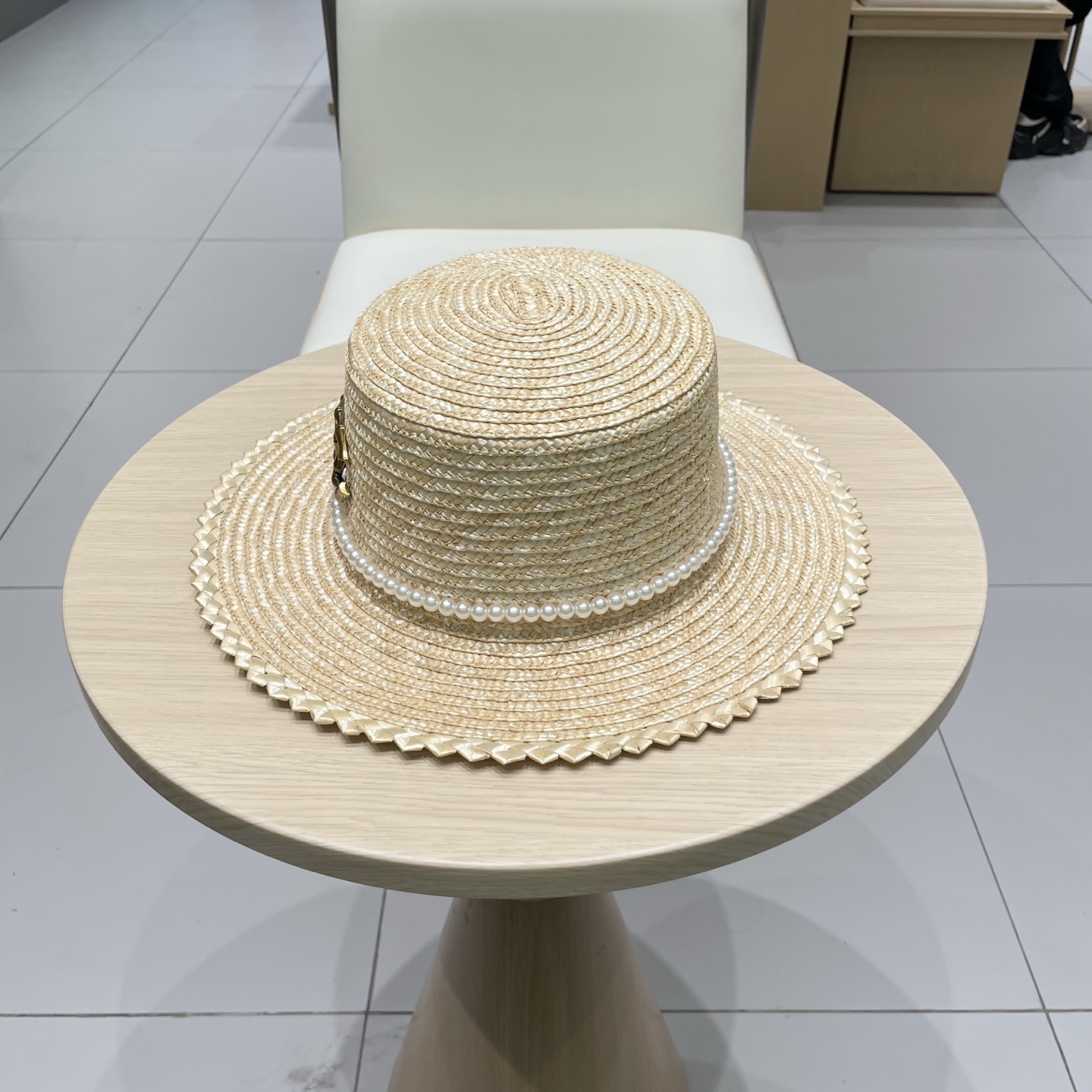  Chanel 欧美风格春夏法式珍珠链子麦秆平顶草帽旅游度假防晒遮阳沙滩帽女