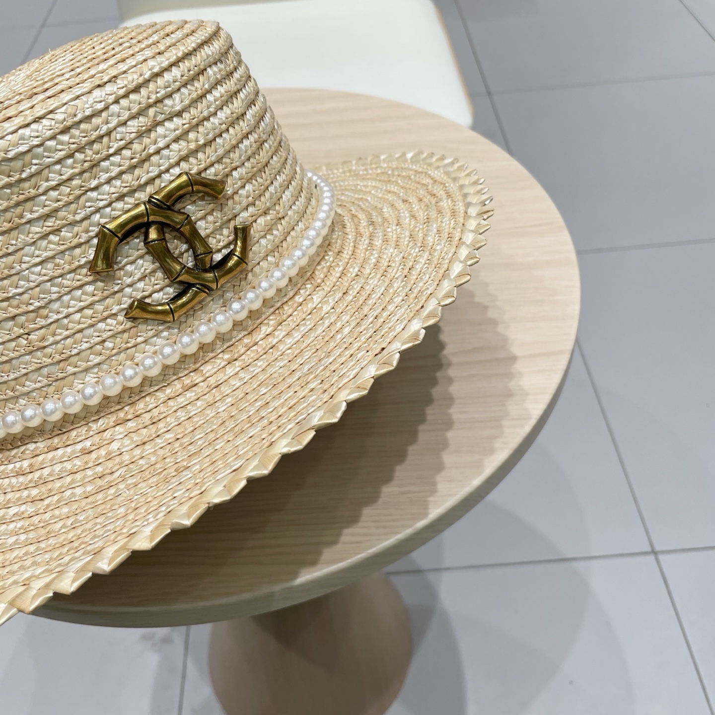  Chanel 欧美风格春夏法式珍珠链子麦秆平顶草帽旅游度假防晒遮阳沙滩帽女