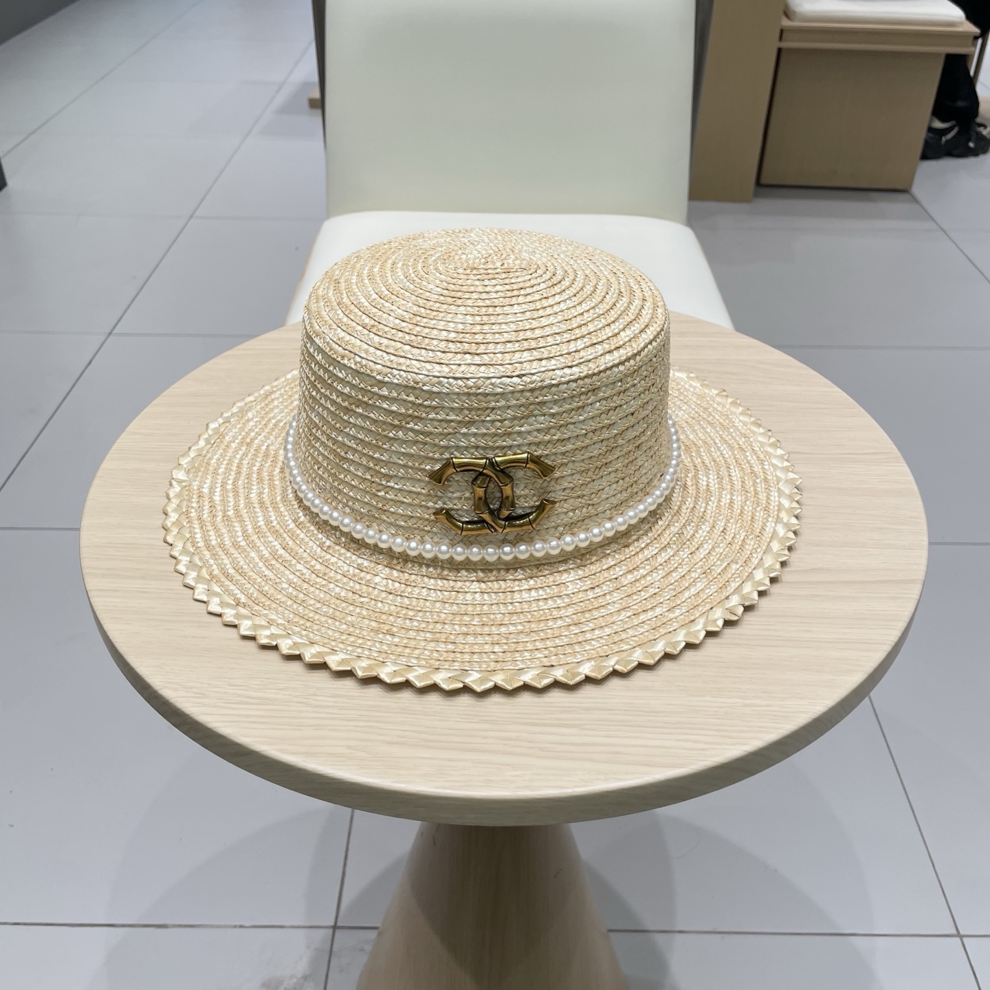 NO:353276,Chanel European and American style spring and summer French pearl chain wheat straw flat top straw hat travel vacation sun protection sunshade beach hat girl hat straw hat fisherman hat baseball hat, hat, chanel, espadrilles, hatsChanel 欧美风格春夏法式珍珠链子麦秆平顶草帽旅游度假防晒遮阳沙滩帽女帽子草帽渔夫帽棒球帽,帽子,chanel,espadrilles,hats,hat