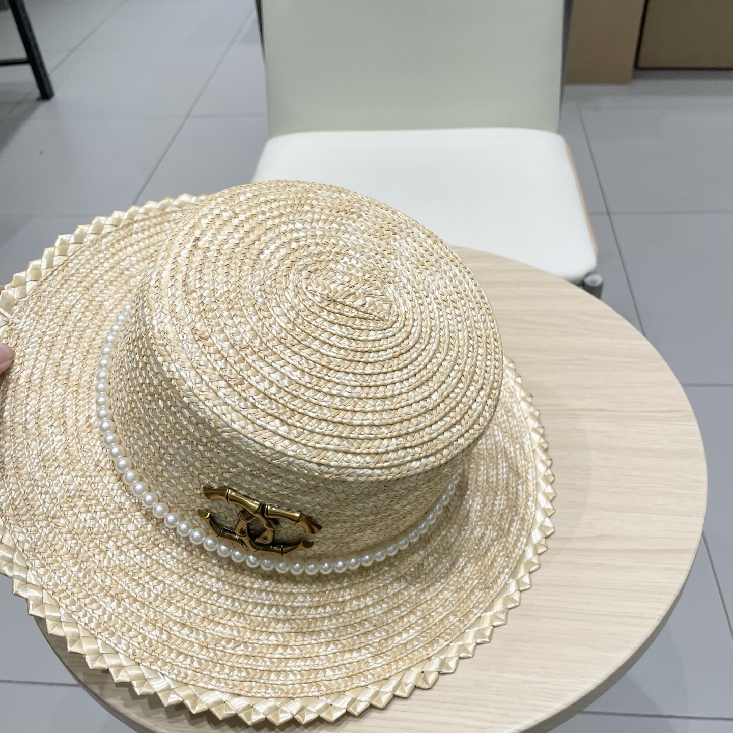  Chanel 欧美风格春夏法式珍珠链子麦秆平顶草帽旅游度假防晒遮阳沙滩帽女