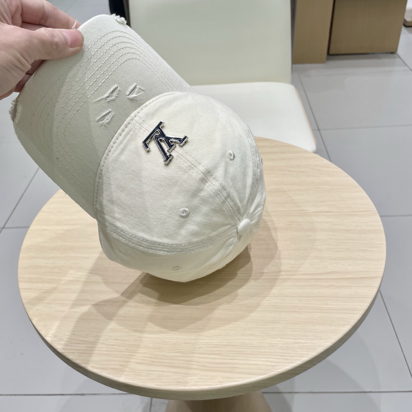  lv路易威登做旧破洞纯色棒球帽女夏季百搭休闲宽檐大头围水洗遮阳情侣鸭舌帽
