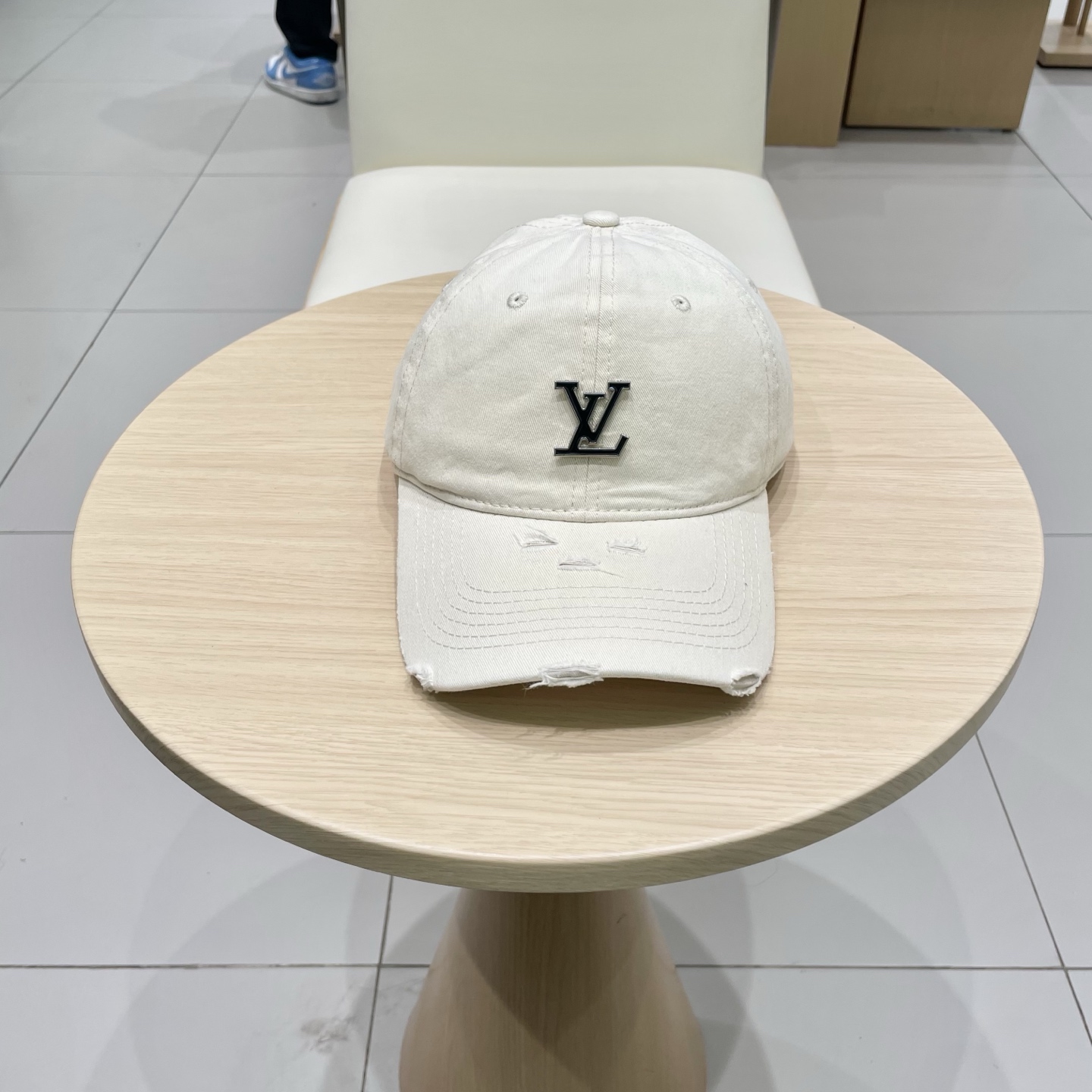  lv路易威登做旧破洞纯色棒球帽女夏季百搭休闲宽檐大头围水洗遮阳情侣鸭舌帽