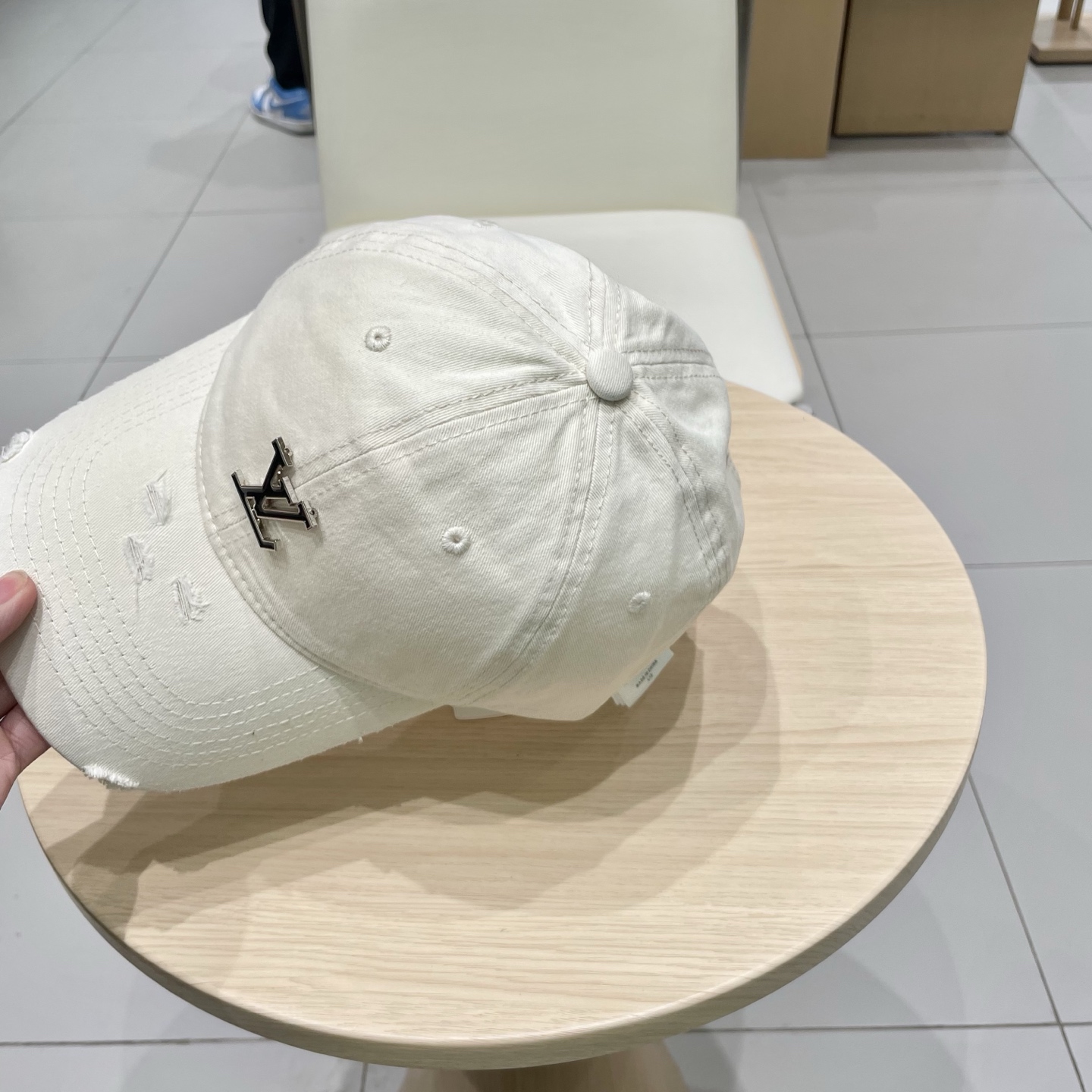  lv路易威登做旧破洞纯色棒球帽女夏季百搭休闲宽檐大头围水洗遮阳情侣鸭舌帽