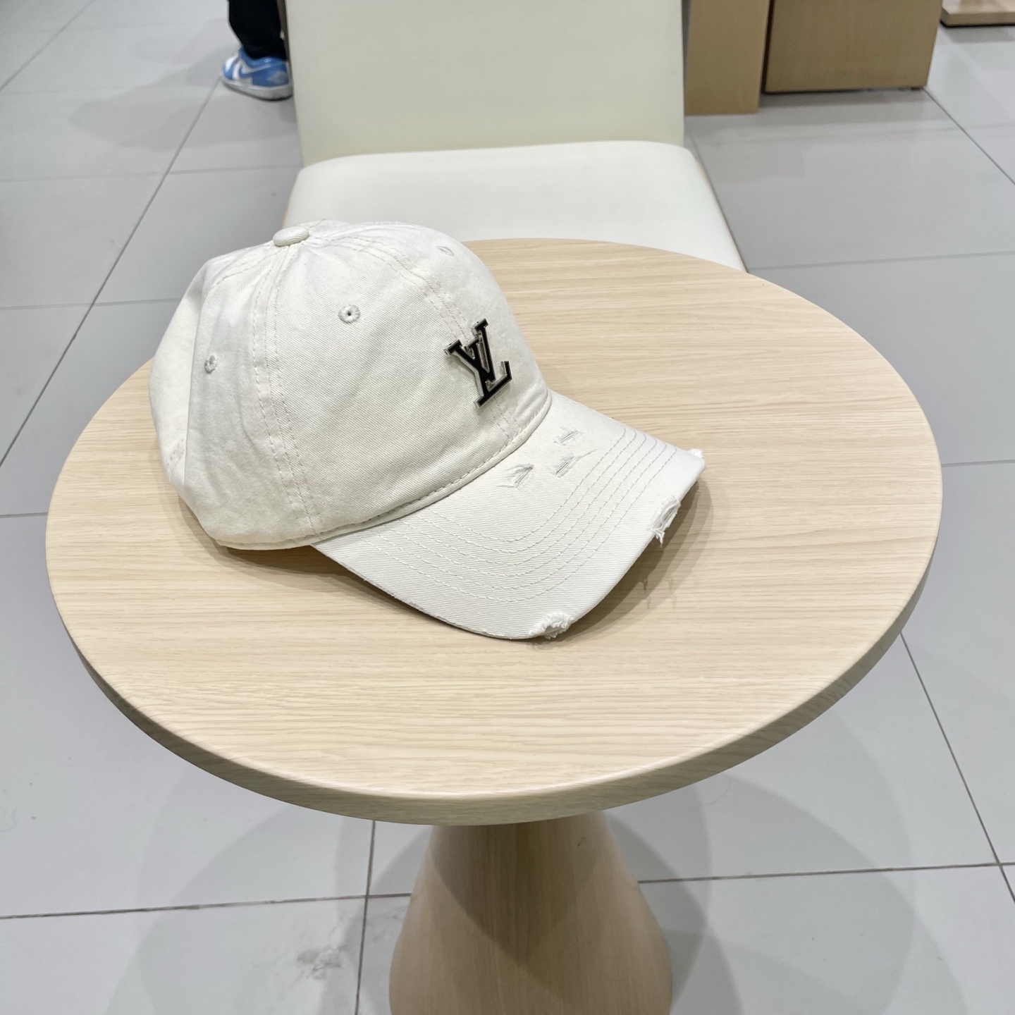  lv路易威登做旧破洞纯色棒球帽女夏季百搭休闲宽檐大头围水洗遮阳情侣鸭舌帽
