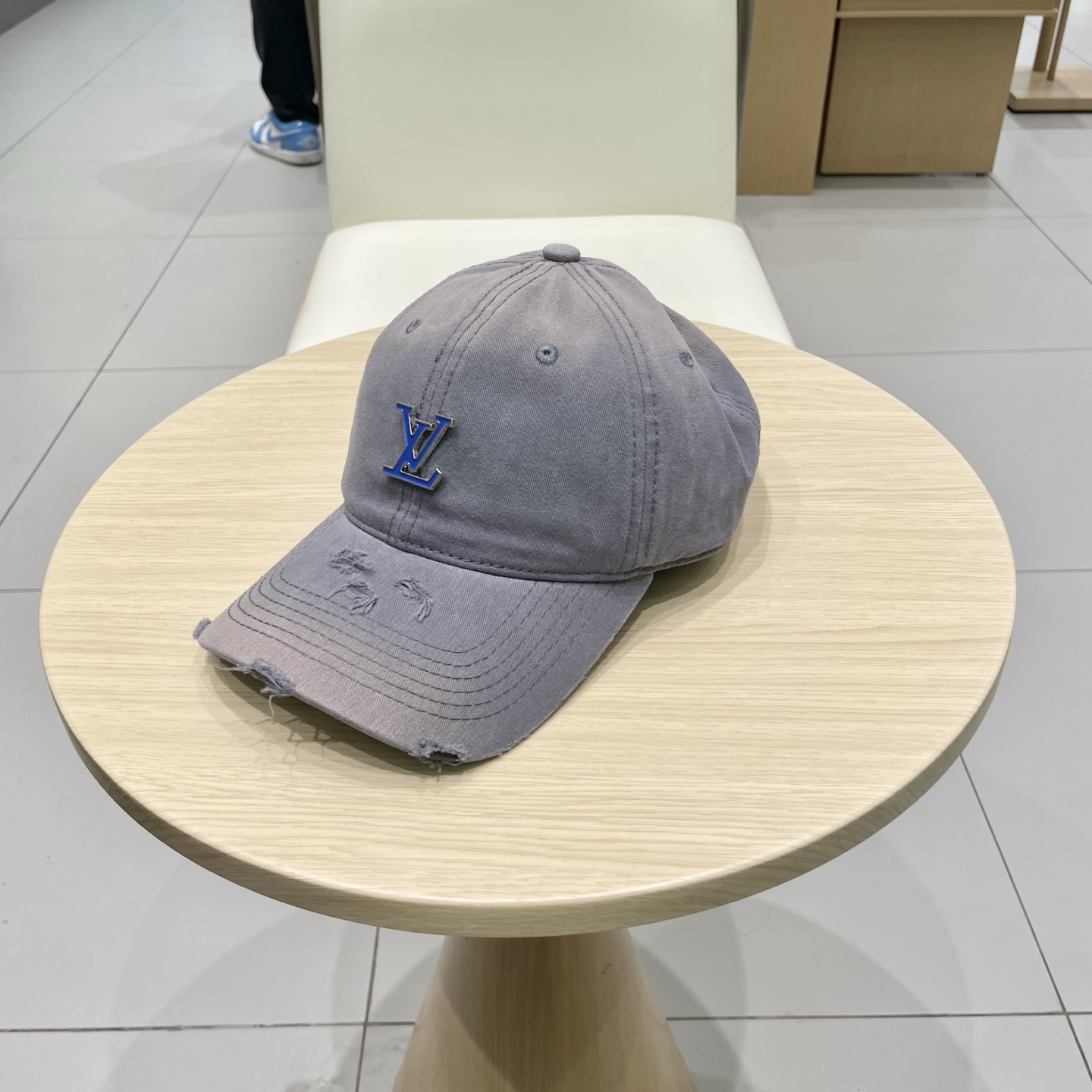  lv路易威登做旧破洞纯色棒球帽女夏季百搭休闲宽檐大头围水洗遮阳情侣鸭舌帽