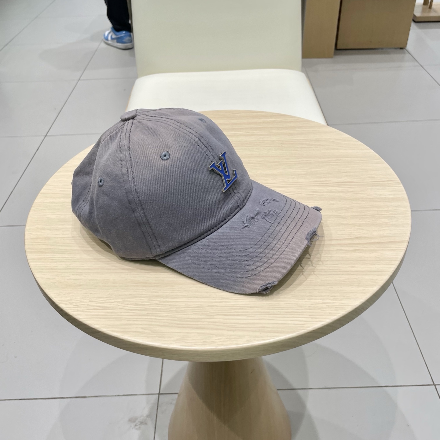 lv路易威登做旧破洞纯色棒球帽女夏季百搭休闲宽檐大头围水洗遮阳情侣鸭舌帽