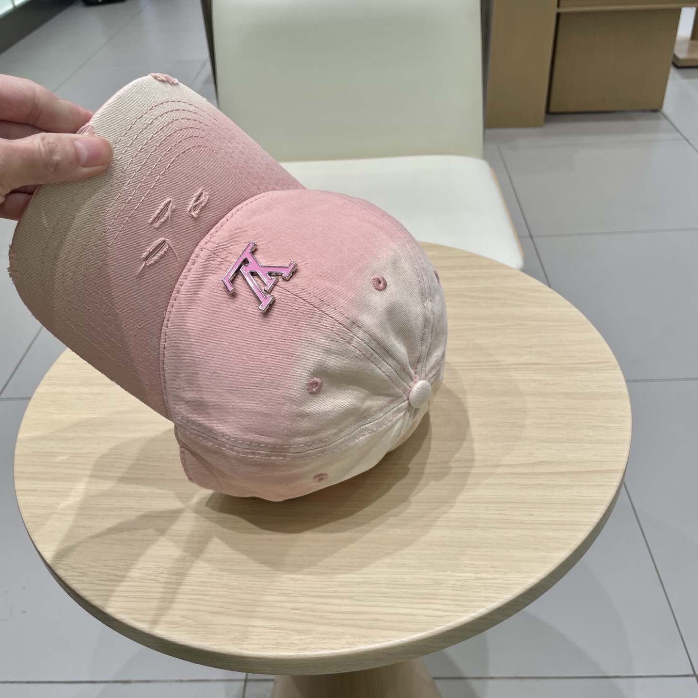  lv路易威登做旧破洞纯色棒球帽女夏季百搭休闲宽檐大头围水洗遮阳情侣鸭舌帽