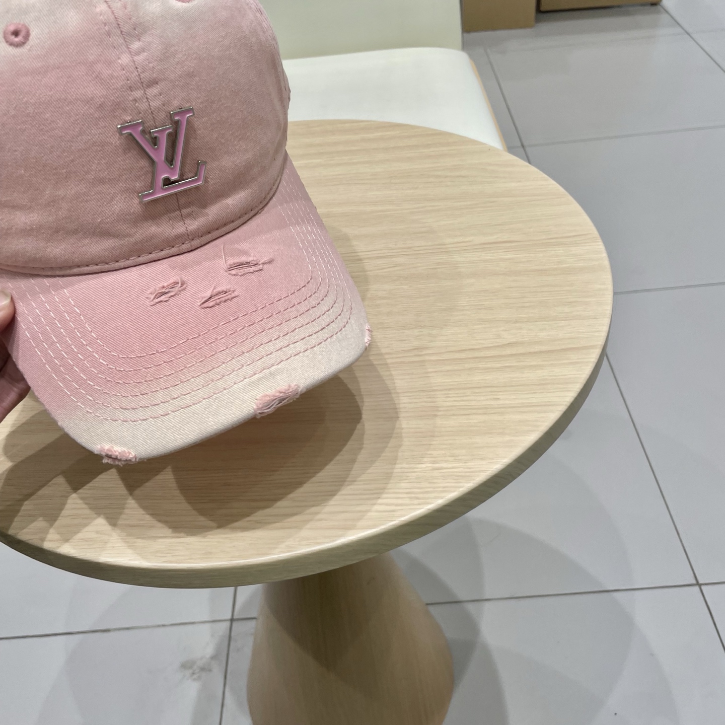  lv路易威登做旧破洞纯色棒球帽女夏季百搭休闲宽檐大头围水洗遮阳情侣鸭舌帽