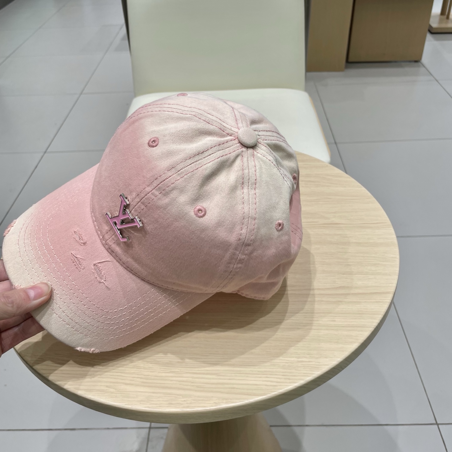  lv路易威登做旧破洞纯色棒球帽女夏季百搭休闲宽檐大头围水洗遮阳情侣鸭舌帽
