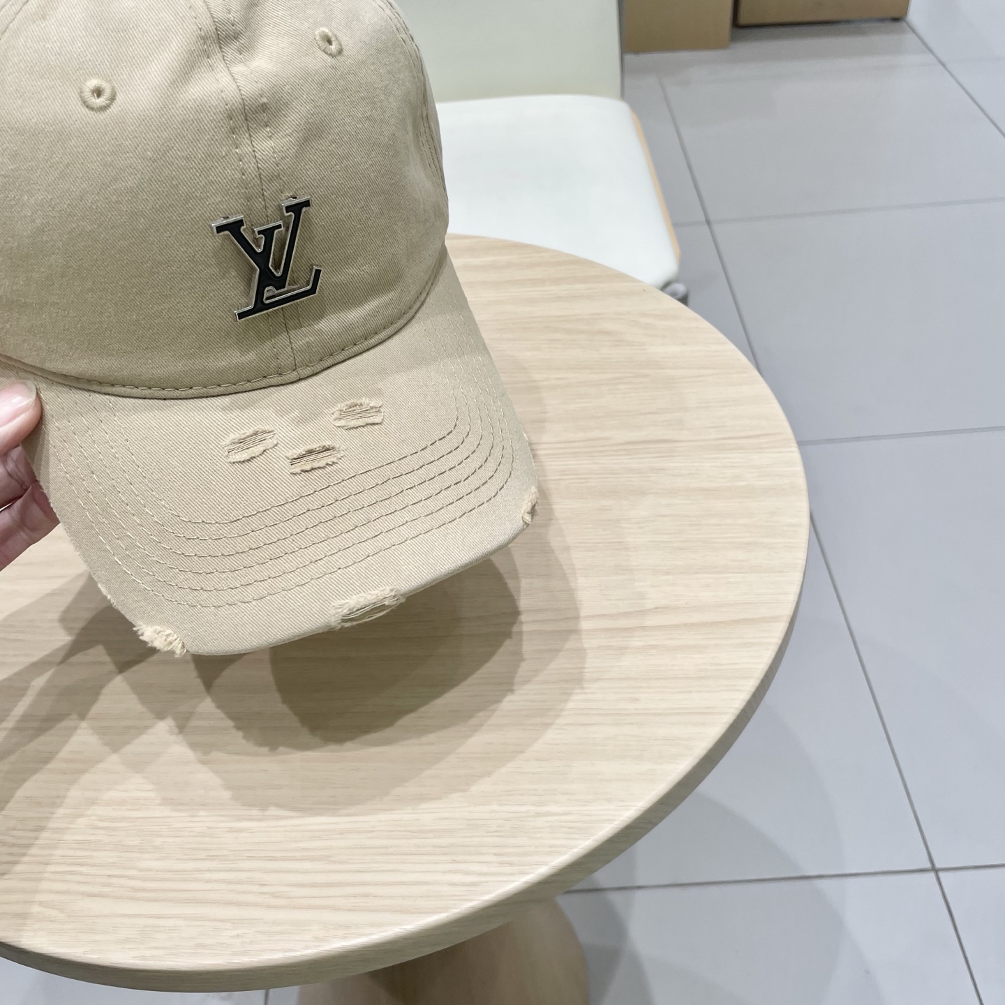  lv路易威登做旧破洞纯色棒球帽女夏季百搭休闲宽檐大头围水洗遮阳情侣鸭舌帽