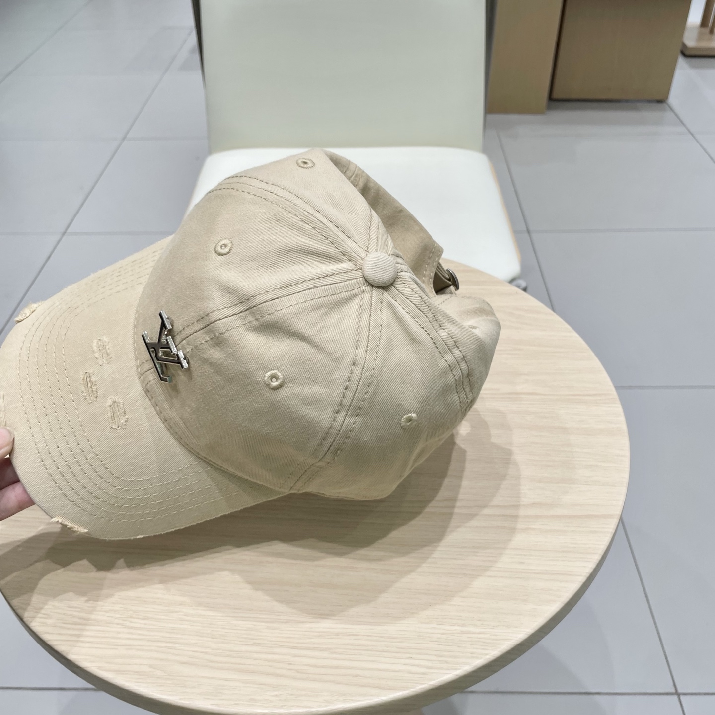  lv路易威登做旧破洞纯色棒球帽女夏季百搭休闲宽檐大头围水洗遮阳情侣鸭舌帽