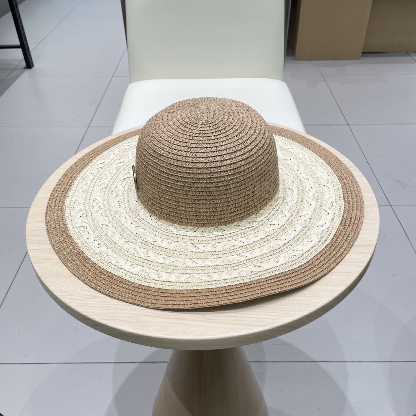 [Gucci Hats]Gucci new bowler hat and straw hat Head circumference 57cm