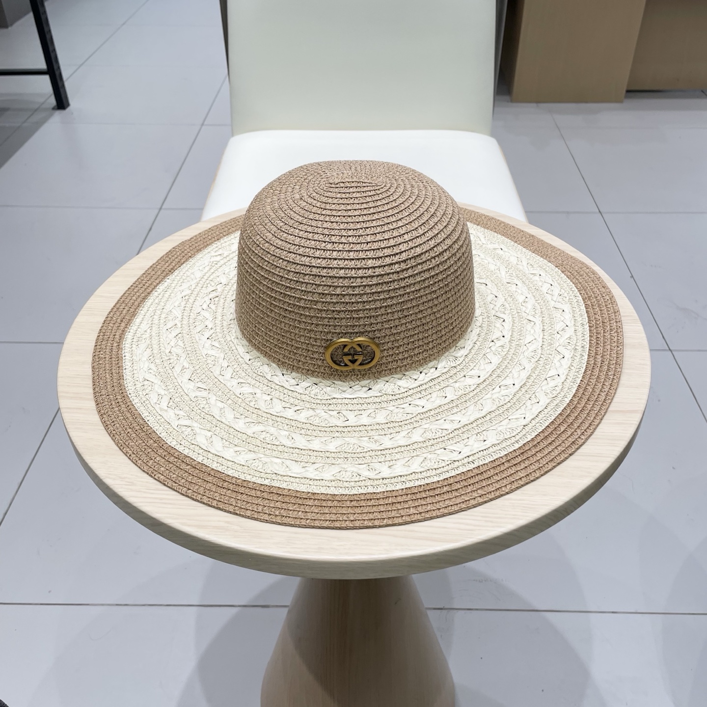 NO:224345,Gucci new style bowler hat straw hat, head circumference 57cm hat straw hat fisherman hat baseball hat knit hat, hat, gucci, espadrilles, hats19860909Gucci古奇新款圆顶礼帽草帽子,头围57cm帽子草帽渔夫帽棒球帽针织帽,帽子,gucci,espadrilles,hats,hat