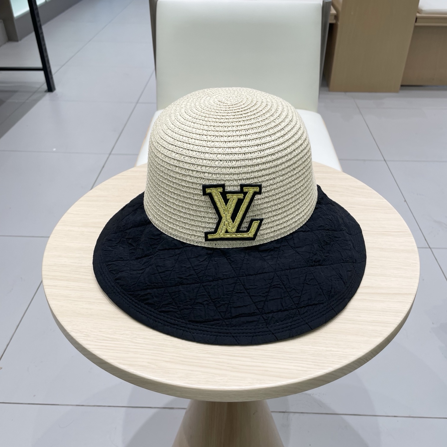   路易威登lVLouisVuitton蝴蝶结渔夫帽女夏季遮阳防晒草帽时尚洋气拼接草编显脸小盆帽