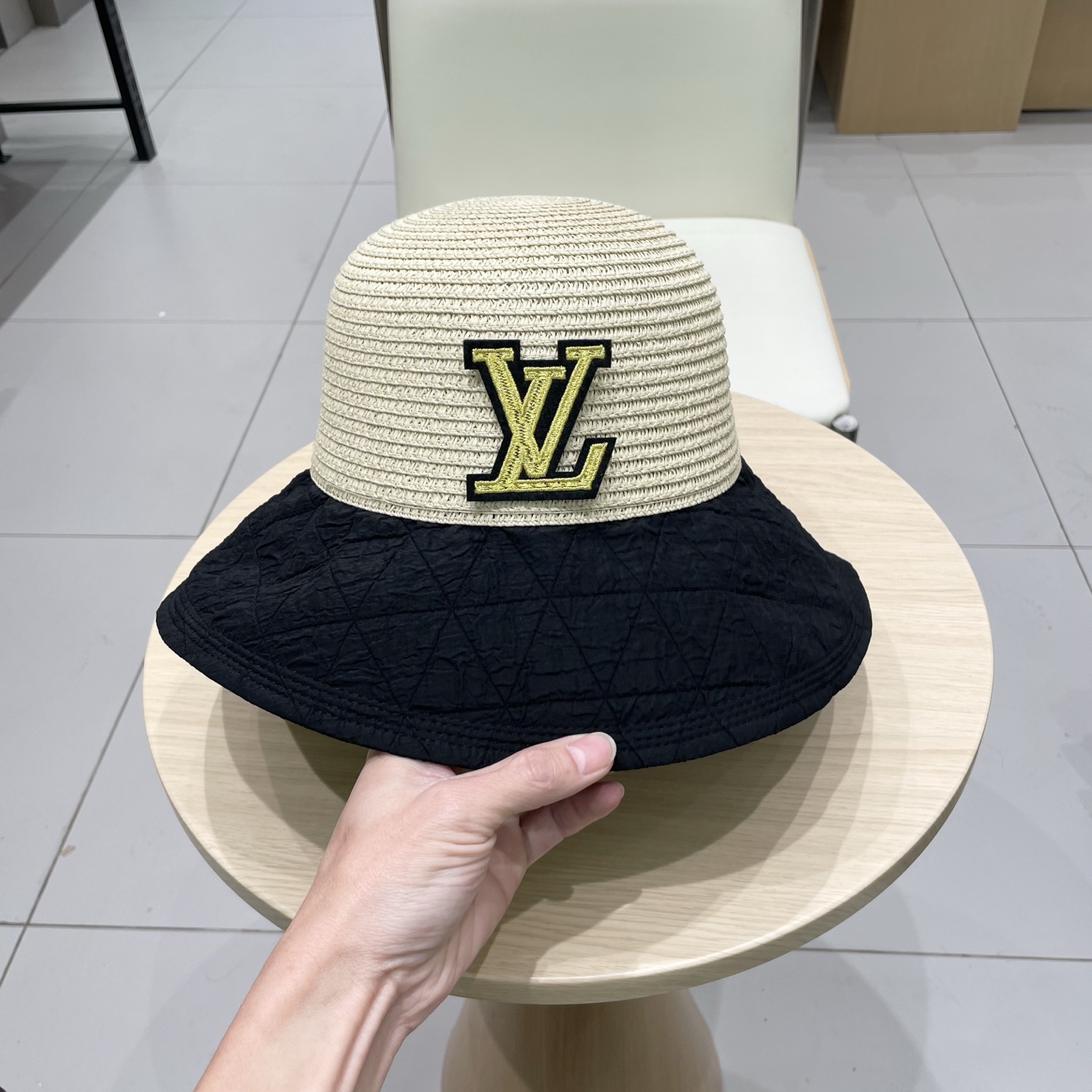   路易威登lVLouisVuitton蝴蝶结渔夫帽女夏季遮阳防晒草帽时尚洋气拼接草编显脸小盆帽