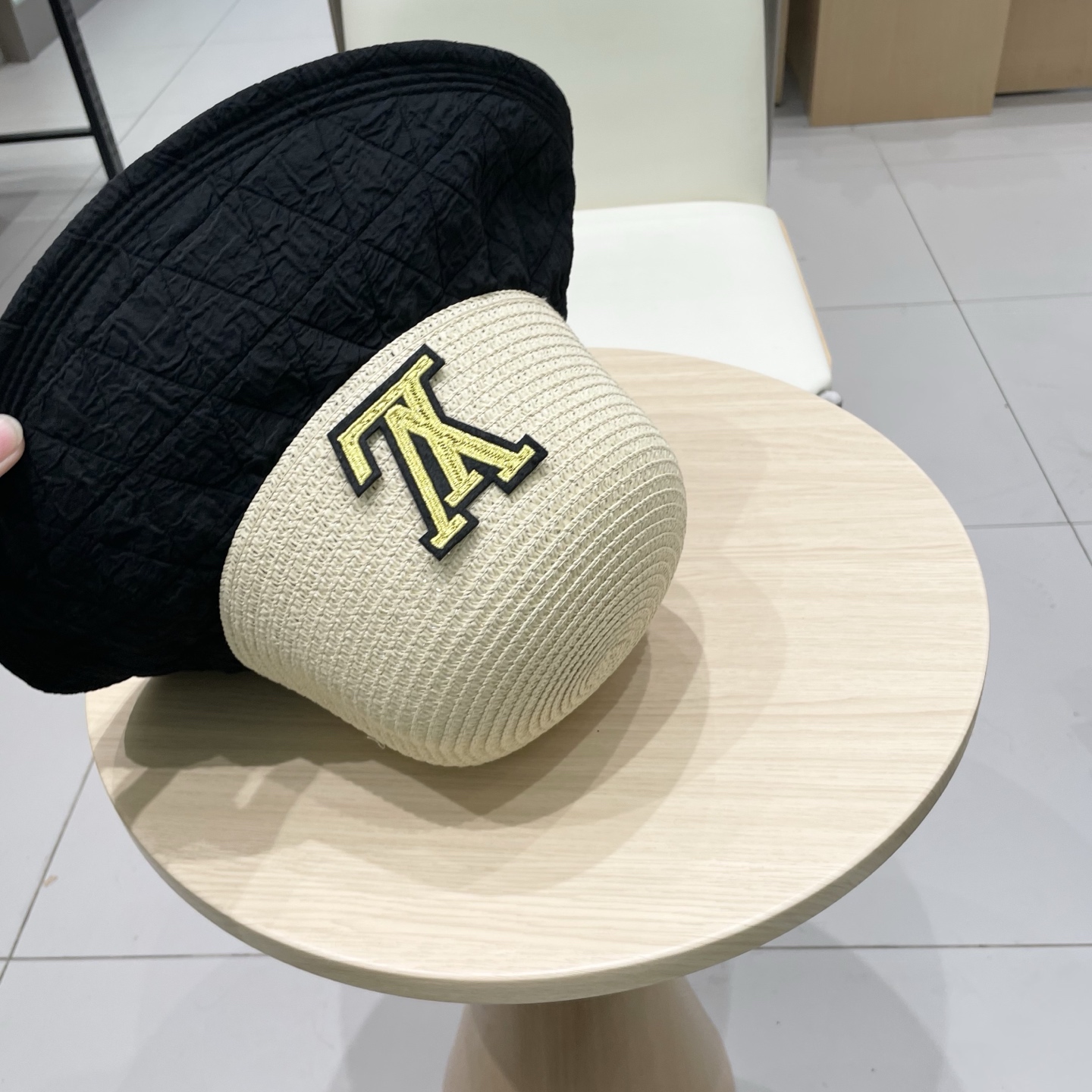   路易威登lVLouisVuitton蝴蝶结渔夫帽女夏季遮阳防晒草帽时尚洋气拼接草编显脸小盆帽