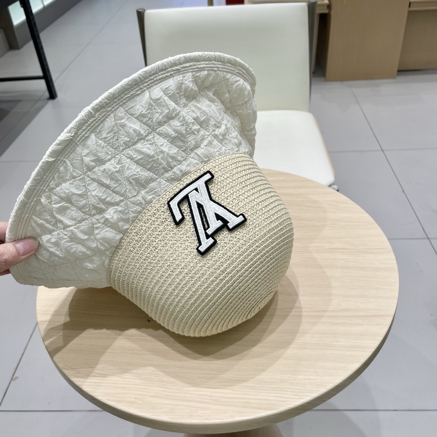   路易威登lVLouisVuitton蝴蝶结渔夫帽女夏季遮阳防晒草帽时尚洋气拼接草编显脸小盆帽