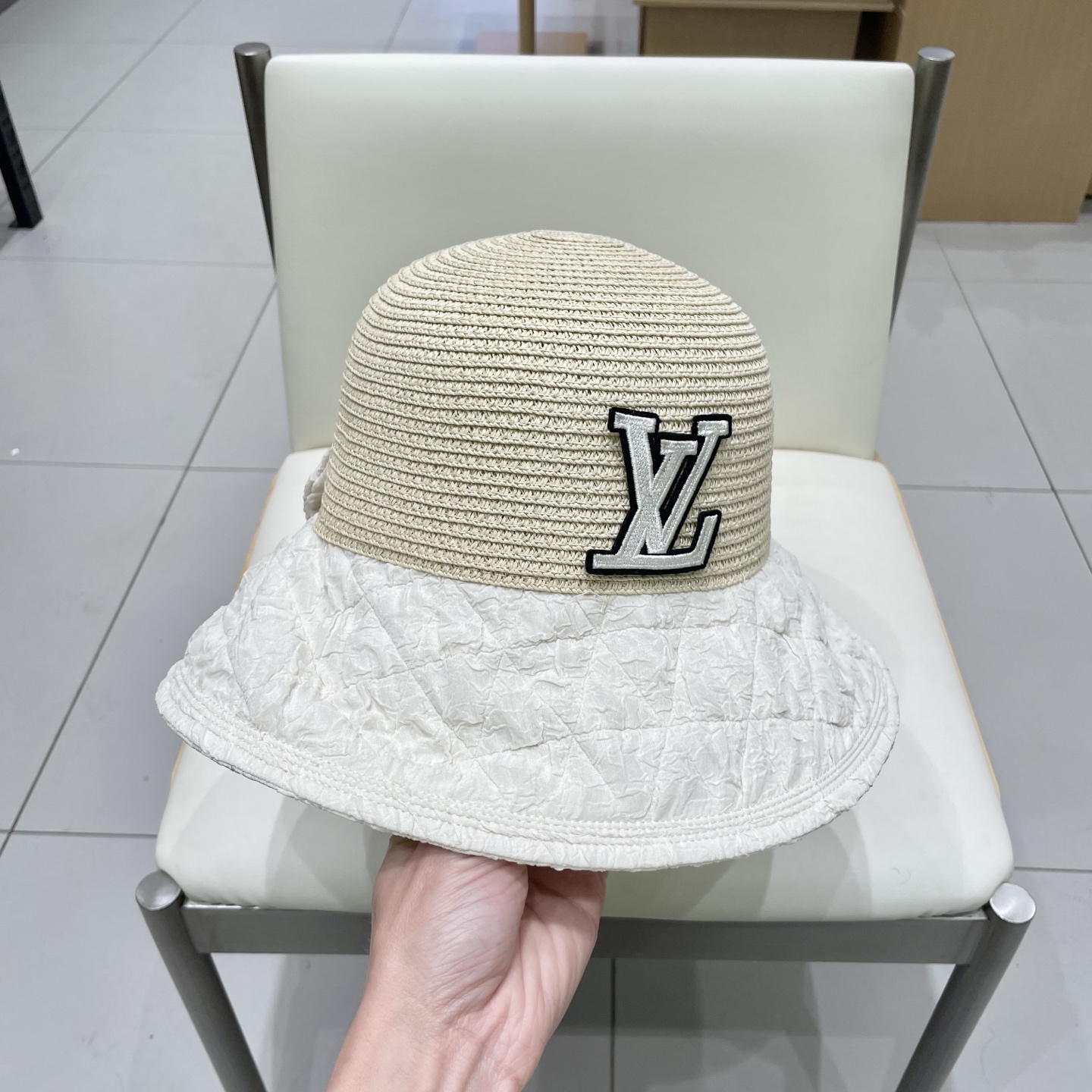   路易威登lVLouisVuitton蝴蝶结渔夫帽女夏季遮阳防晒草帽时尚洋气拼接草编显脸小盆帽