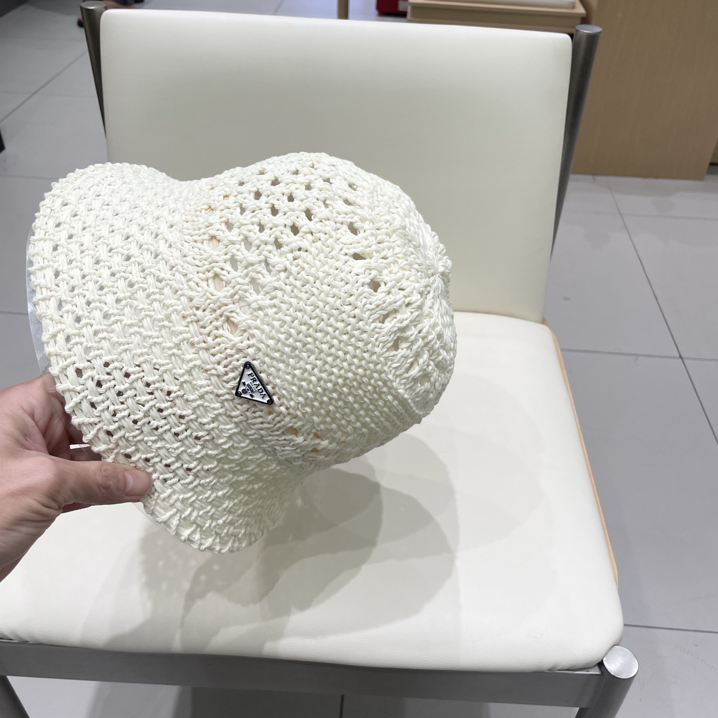  PRADA普拉达2025新款韩版遮阳渔夫帽女夏季纯色太阳帽镂空针织甜美显脸小盆帽