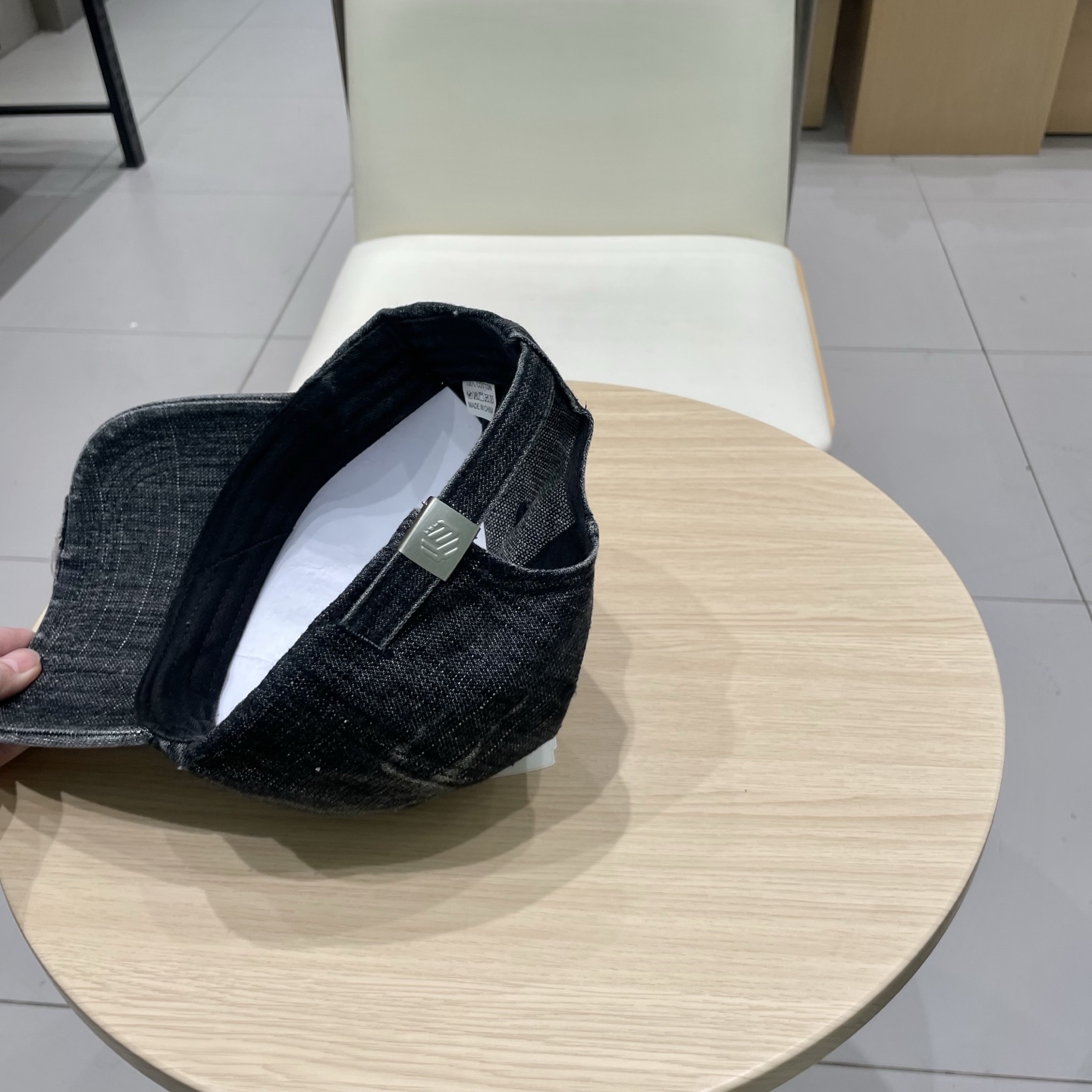   CHANEL香奈儿新款🆕牛仔蓝复古款式棒球帽🔸 节假日旅游带它出去美美哒❕  中古款哟.这种帽子不容