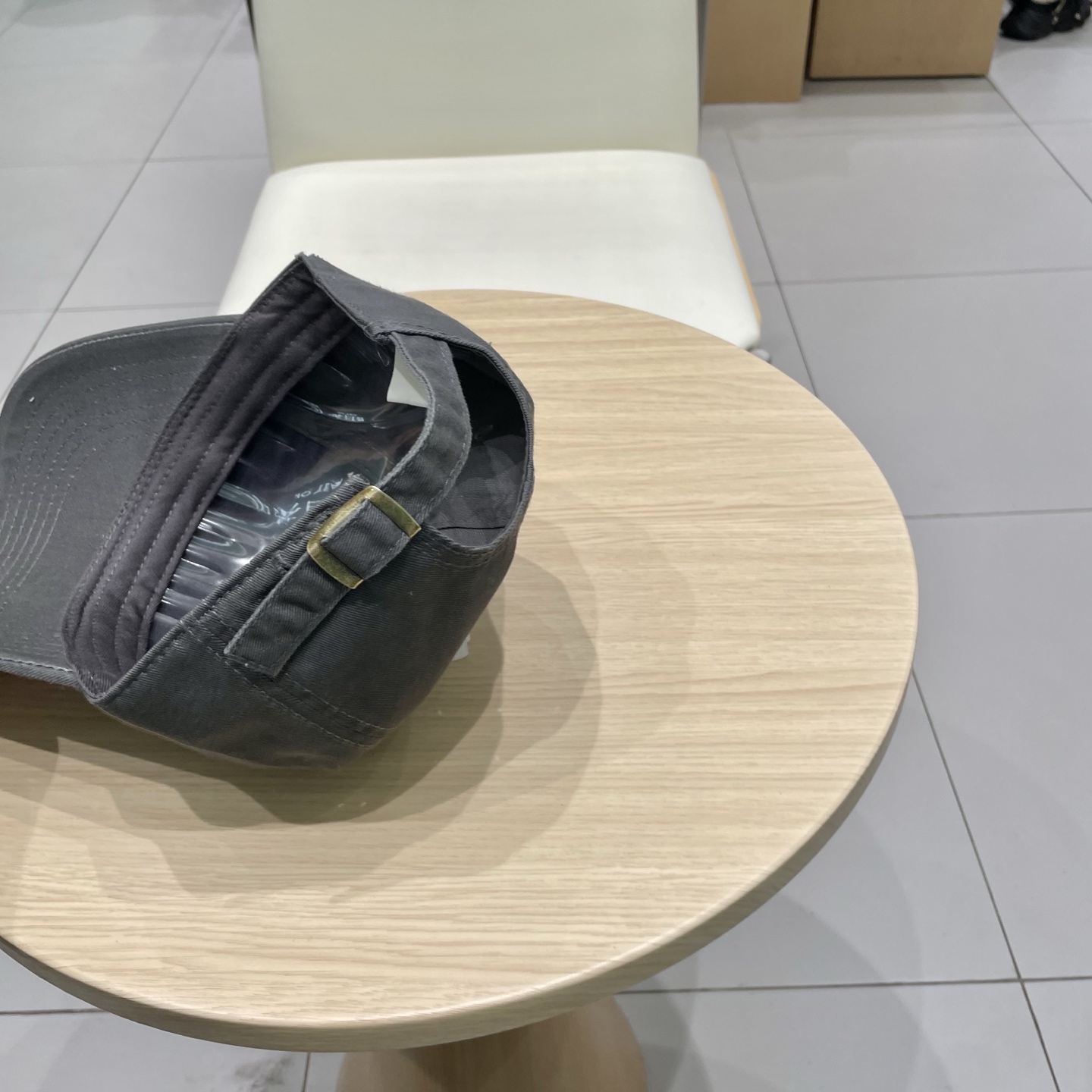  CELINE 塞琳 新款 🆕 棒球帽 🧢 
logo比较小一点 楦型 通通不一专柜热卖款轻盈透气
完美